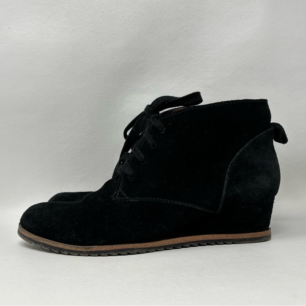SUSINA Reid Sz 8M Black Suede Leather Comfort Wedge Lace-Up Ankle Bootie